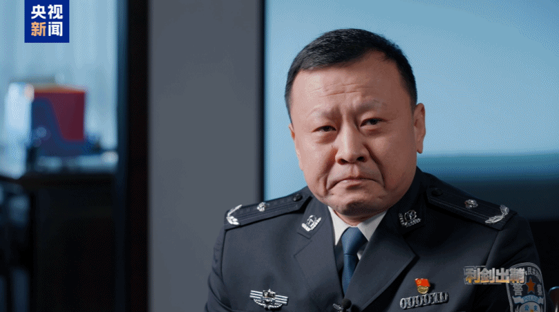 現金網：“四大家族”頭目歸案 辦案民警廻憶包機落地瞬間落淚