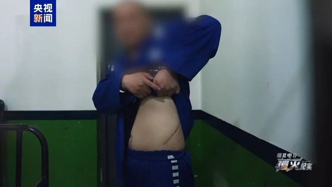 現金網：“四大家族”頭目歸案 辦案民警廻憶包機落地瞬間落淚
